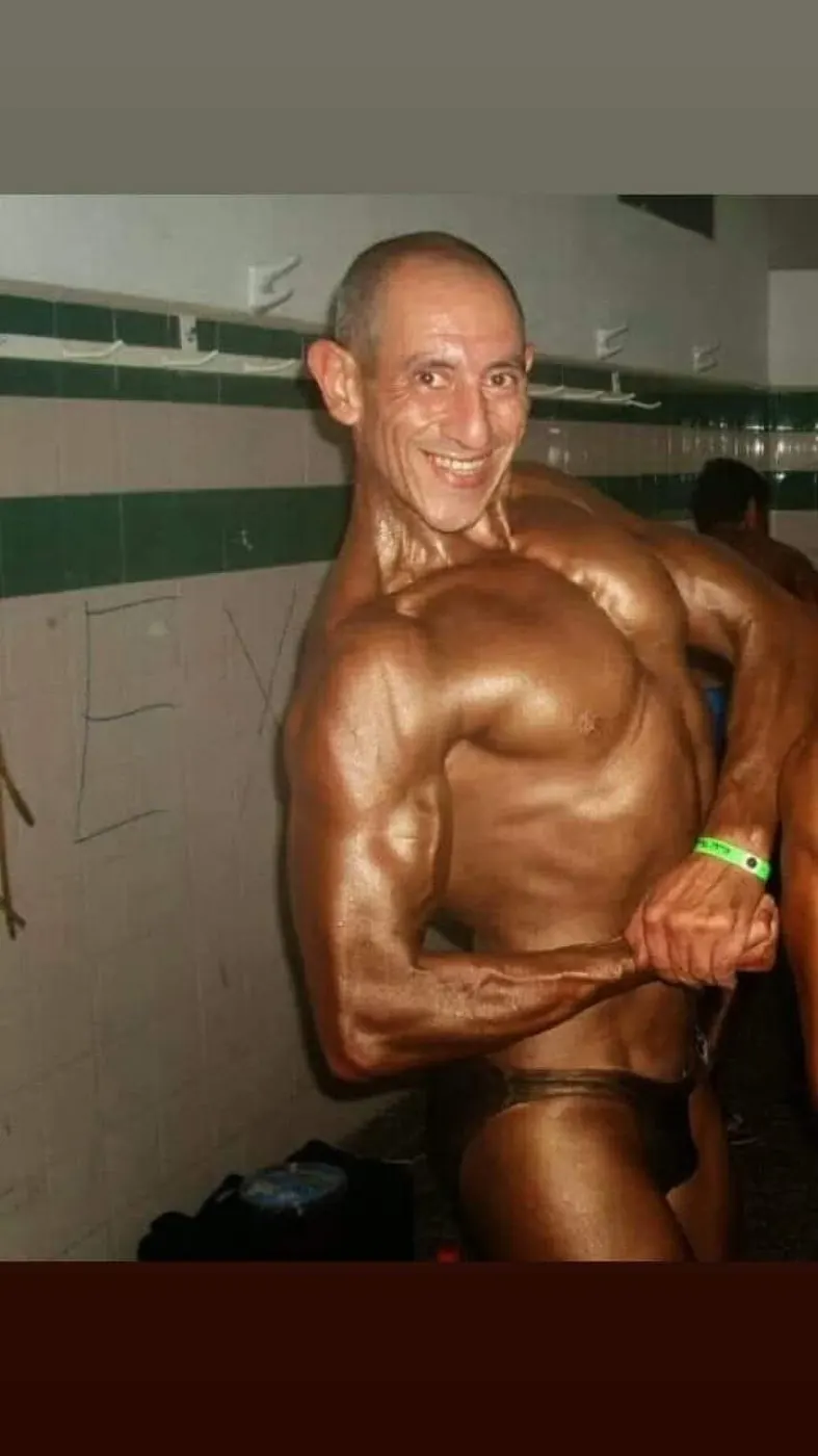 Fergym posando en su época culturista de competencia
